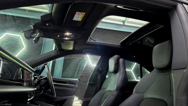 🔥2024 Porsche Macan 4 Electric 400128456