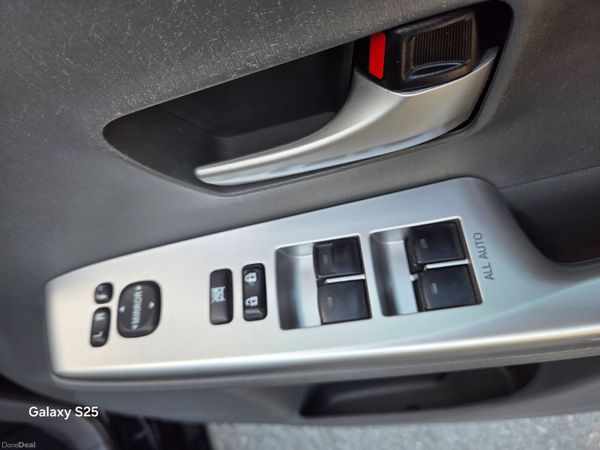 Toyota Prius 2014 / 7 SEATER 400272700