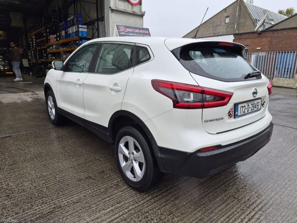 2017 Nissan Qashqai (1 owner & low milage) 400355184
