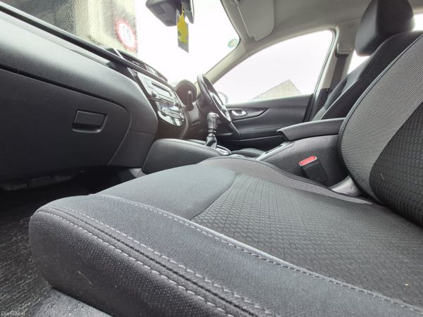2017 Nissan Qashqai (1 owner & low milage) 400355192