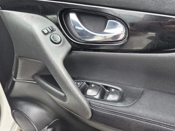 2017 Nissan Qashqai (1 owner & low milage) 400355204