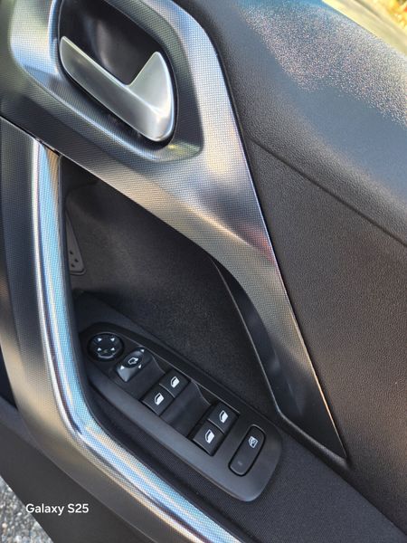 2017 Peugeot 2008 / PAN ROOF 10,750 400484672