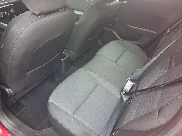 202 Renault Clio 1.0L Play Tce New Model... 400437400