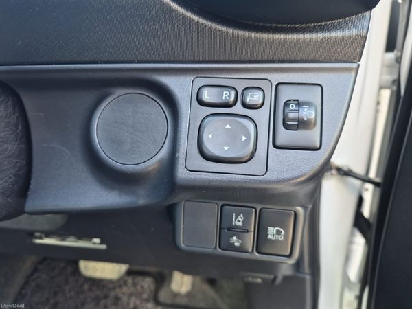2017 Toyota Aqua  (LONG NCT) 400511188