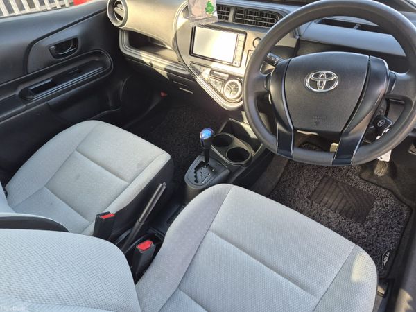 2017 Toyota Aqua  (LONG NCT) 400511192
