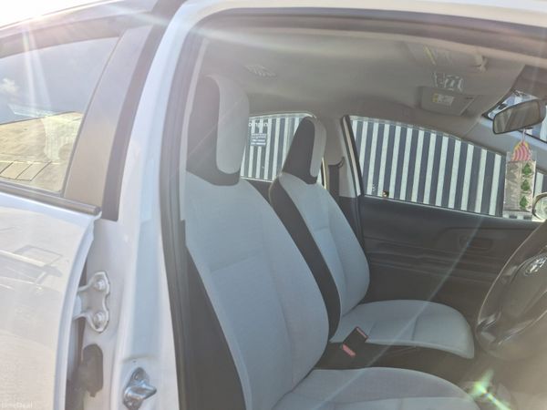 2017 Toyota Aqua  (LONG NCT) 400511194