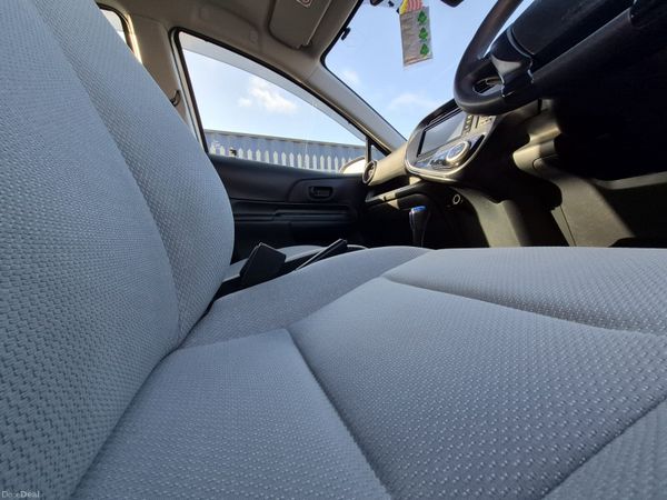 2017 Toyota Aqua  (LONG NCT) 400511196