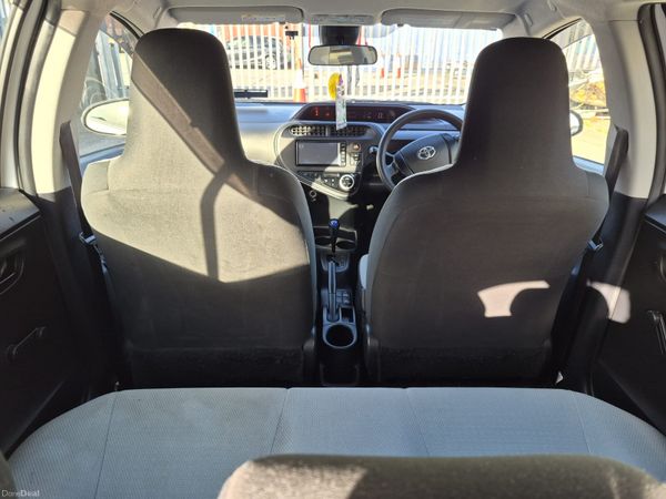 2017 Toyota Aqua  (LONG NCT) 400511200