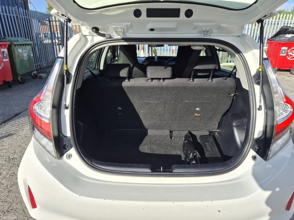 2017 Toyota Aqua  (LONG NCT) 400511202