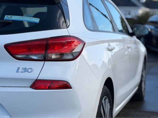 Hyundai i30 DELUXE 400517488