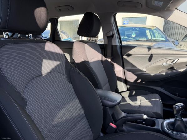 Hyundai i30 DELUXE 400517496