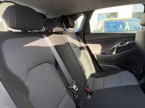 Hyundai i30 DELUXE 400517500