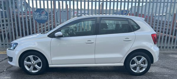 2014 Volkswagen Polo | White Automatic 400528408