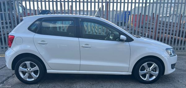2014 Volkswagen Polo | White Automatic 400528418