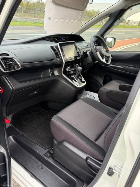 2017 Nissan Serena 2.0 S-Hybrid LOW KMS 8 SEATS 400536168