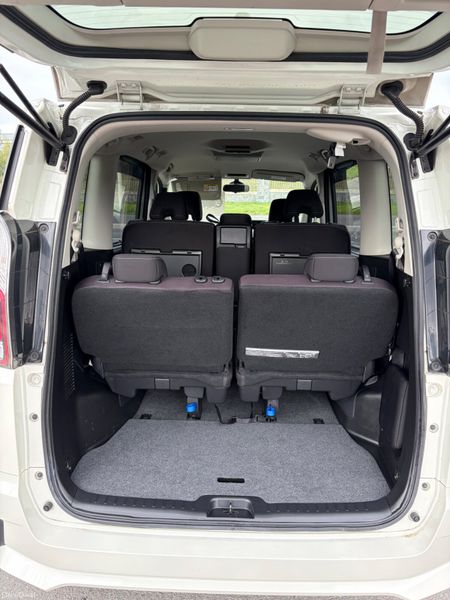 2017 Nissan Serena 2.0 S-Hybrid LOW KMS 8 SEATS 400536178
