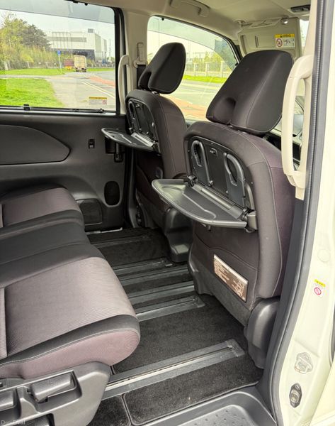 2017 Nissan Serena 2.0 S-Hybrid LOW KMS 8 SEATS 400536180
