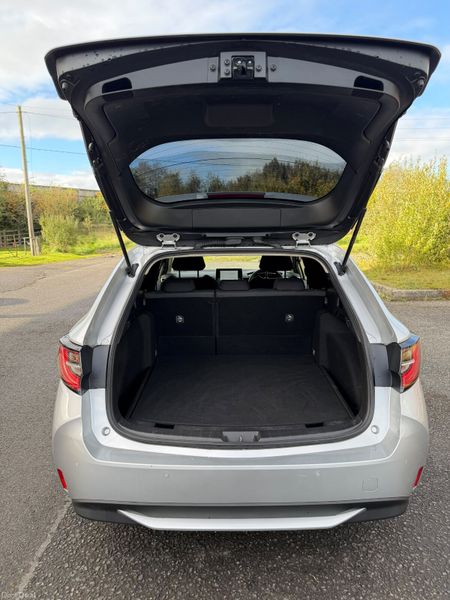 Toyota Corolla Touring 2023 400669866