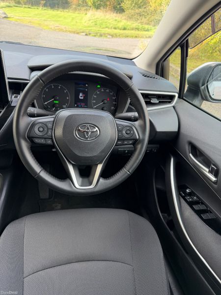 Toyota Corolla Touring 2023 400669870