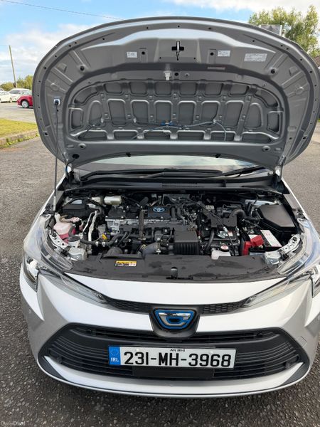 Toyota Corolla Touring 2023 400669876
