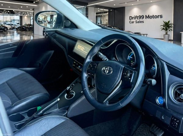 2018 Toyota Auris Hybrid Automatic/ Modellista 400744464