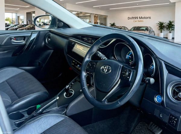 2018 Toyota Auris Hybrid Automatic/ Modellista 400744472