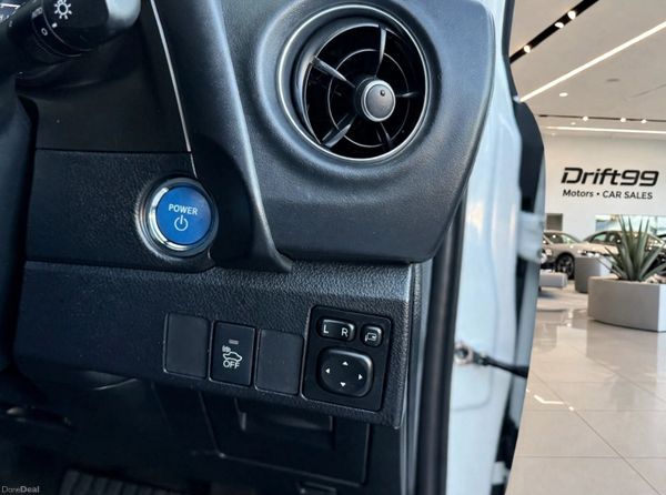 2018 Toyota Auris Hybrid Automatic/ Modellista 400744476