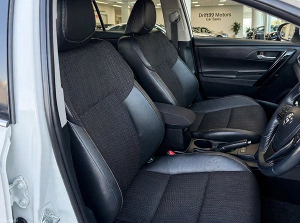2018 Toyota Auris Hybrid Automatic/ Modellista 400744854