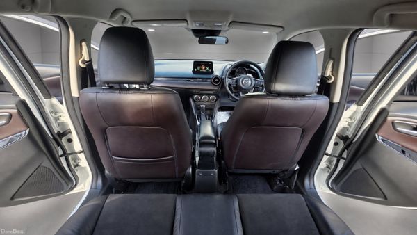 MAZDA DEMIO 1.5L Diesel Leather Interior 400747044