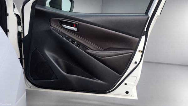 MAZDA DEMIO 1.5L Diesel Leather Interior 400747050