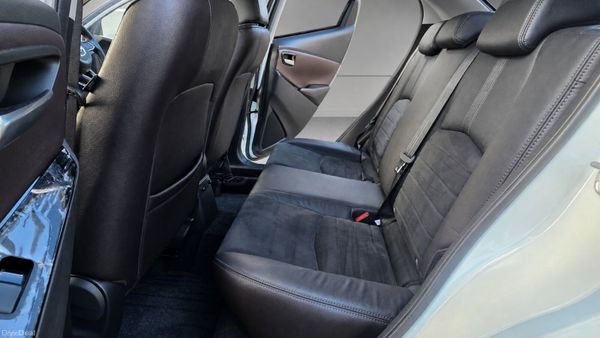 MAZDA DEMIO 1.5L Diesel Leather Interior 400747038