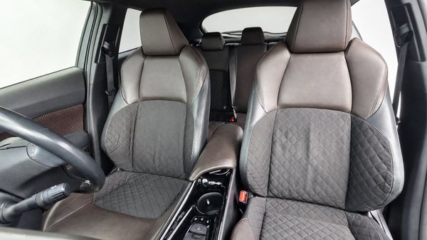 TOYOTA C-HR 1.8L HYBRID G-PACKAGE LEATHER INTERIOR 400747650