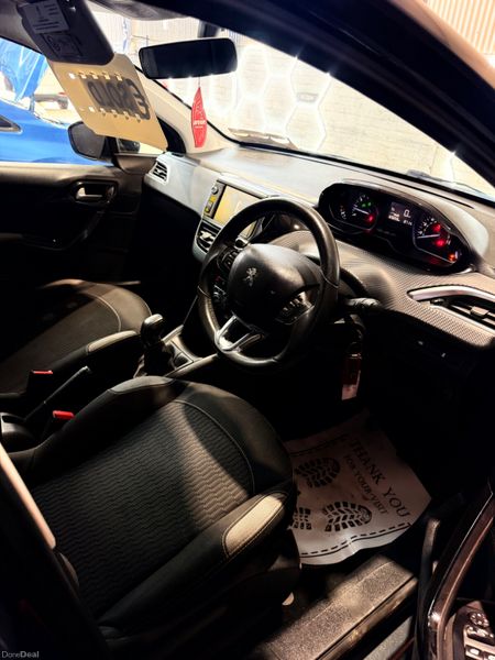 Peugeot 208 2016 400763686