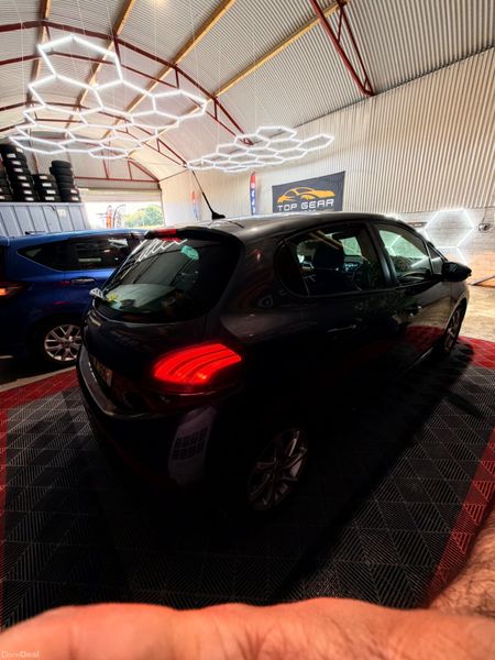 Peugeot 208 2016 400763688