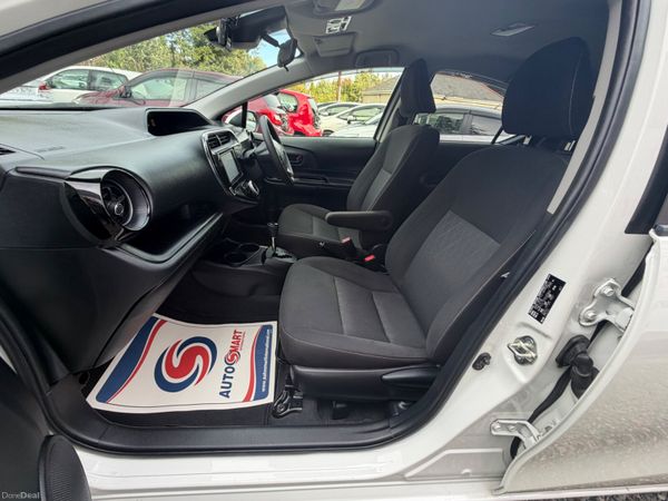Toyota Aqua 2021 **LowMilage ** 400769774