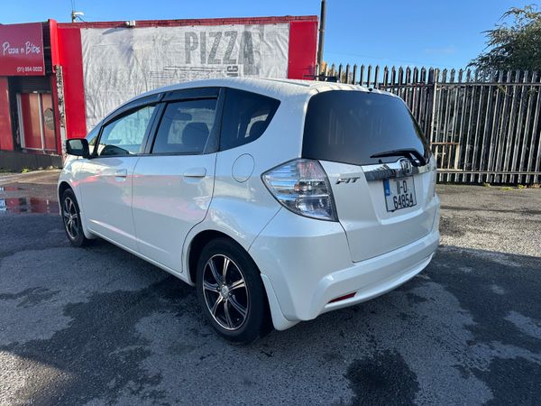 Honda Fit /Jazz petrol Hybrid Auto petrol 400737960