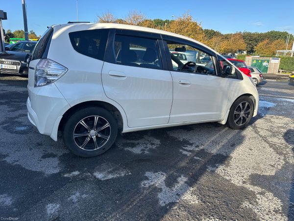 Honda Fit /Jazz petrol Hybrid Auto petrol 400737986