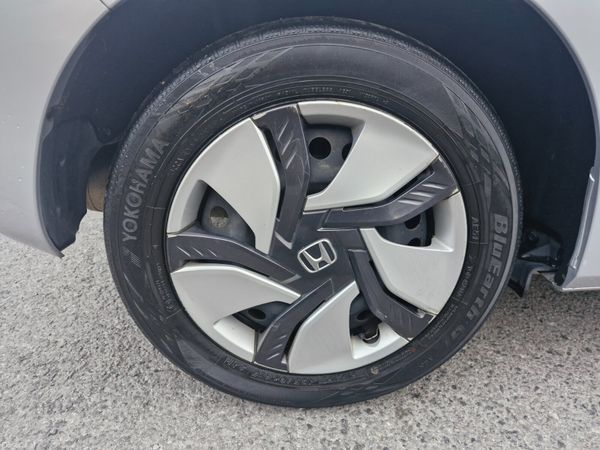 2014 Honda Fit 1.5L Hybrid Automatic Low Mileag 400988304