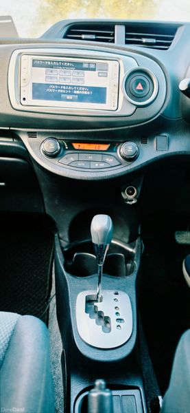 Toyota Vitz 2014 400911160