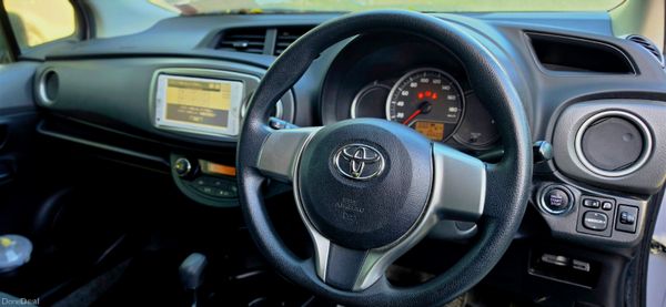 Toyota Vitz 2014 400911164