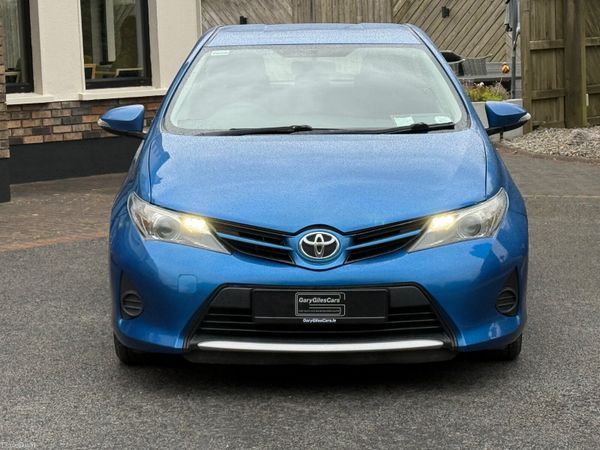 Low km 2014 Toyota Auris! 400914240