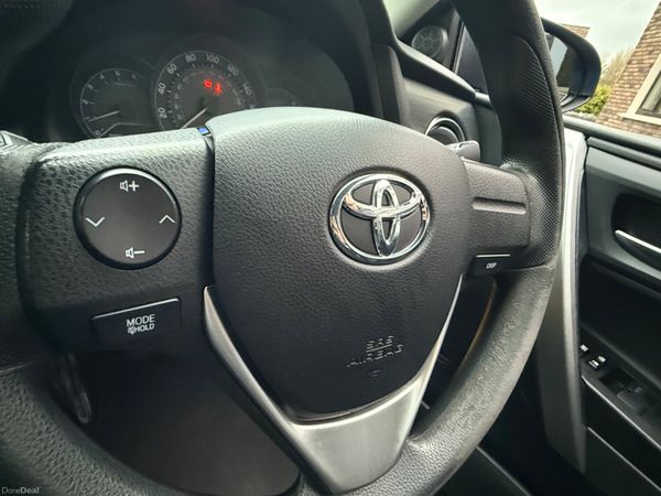Low km 2014 Toyota Auris! 400914260