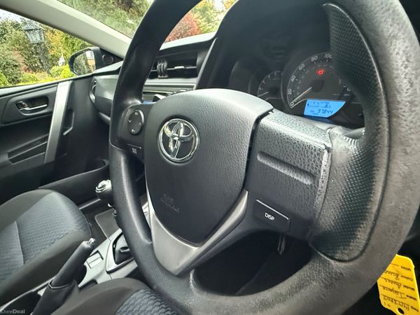 Low km 2014 Toyota Auris! 400914264