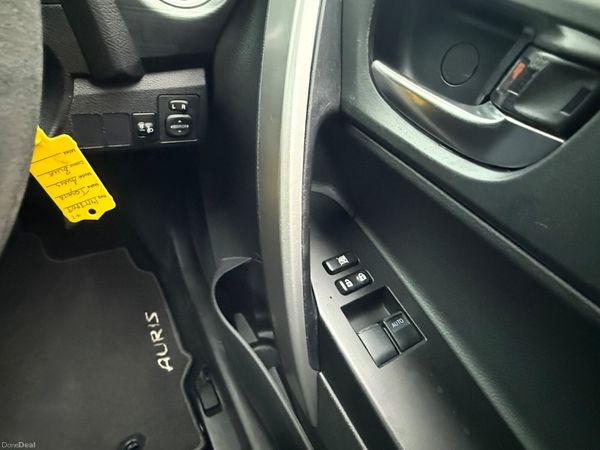 Low km 2014 Toyota Auris! 400914266