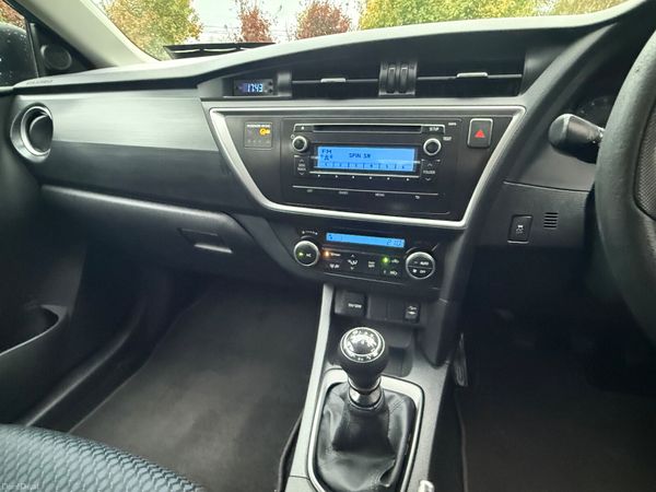 Low km 2014 Toyota Auris! 400914268