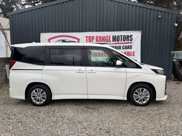 Toyota Noah 2023 **8 Seater** 400920386