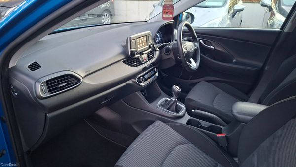 2017 HYUNDAI  i30 1.4 DELUXE 401081470