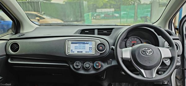 Toyota Vitz 2014 401142786