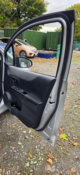 Toyota Vitz 2014 401142990
