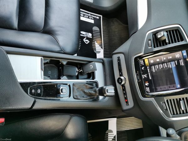 Volvo XC90 2018 401163308